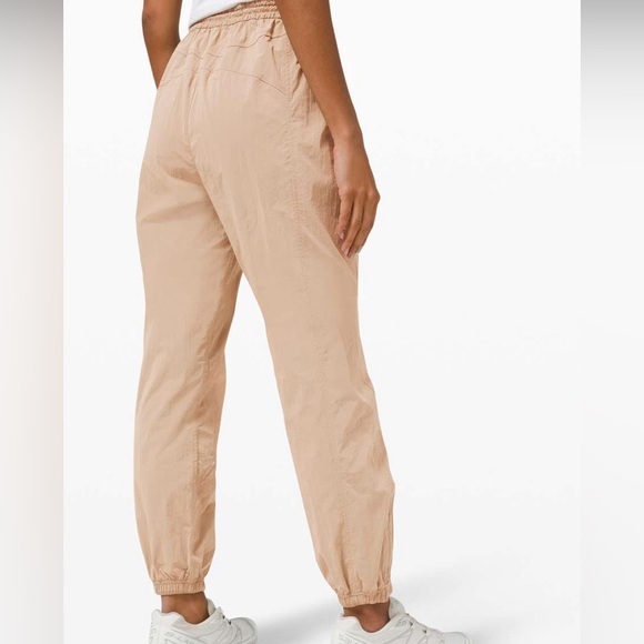 LULULEMON evergreen track pant hiking waterproof jogger olive green size 4 - Picture 4 of 13